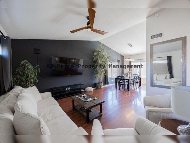 Building Photo - 2041 W Rockwell Dr