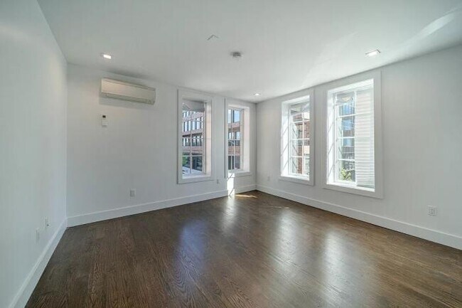 Building Photo - 3 bedroom in BROOKLYN NY 11249