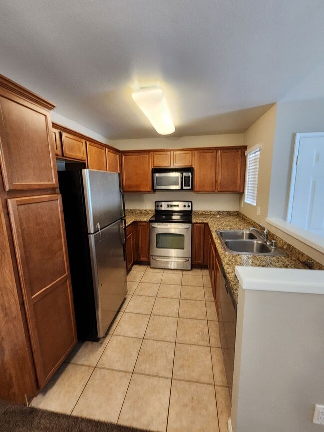 Building Photo - Upper Unit in Villa Montevina