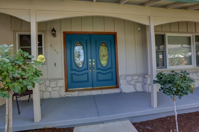 Foto del edificio - Executive 5BR Home with Private Backyard Retreat