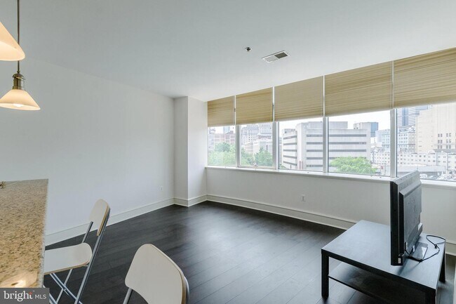 Building Photo - 201-59 N 8th St