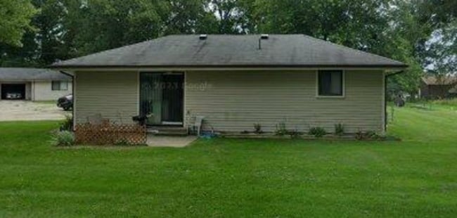 Building Photo - Two bedroom, one bath duplex in Urbana. Completely remodeled, available November/December 2025