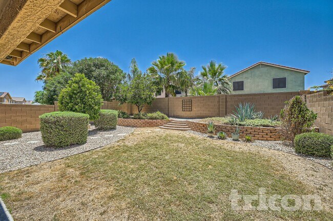 Foto del edificio - 1351 E Stirrup Ln