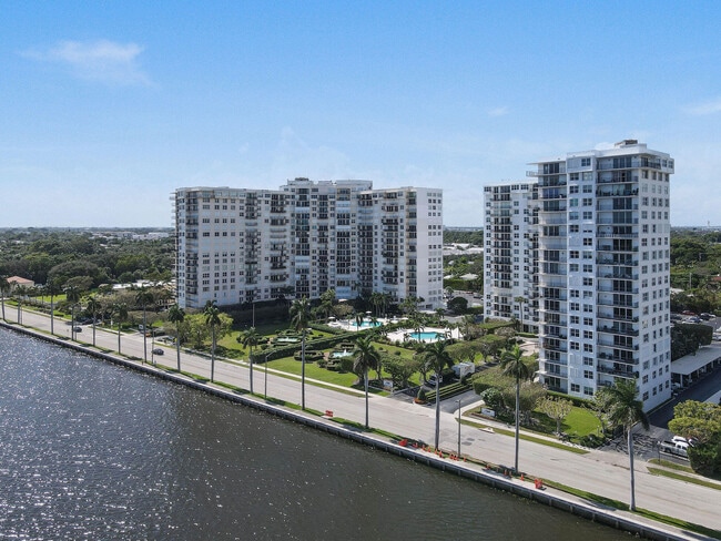Building Photo - 1701 S Flagler Dr