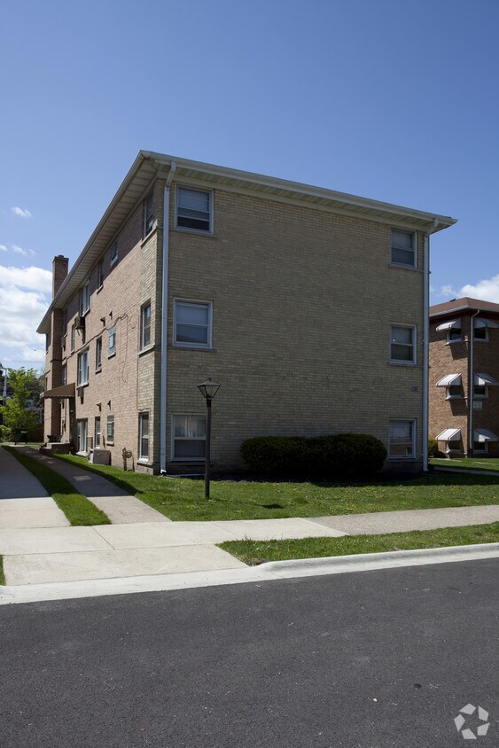 Primary Photo - 6920 N Rosemary Ln