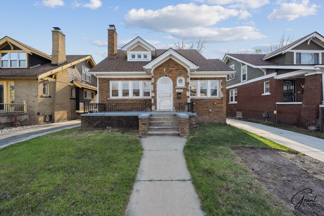 Primary Photo - 3 bedroom 2 bath $1350