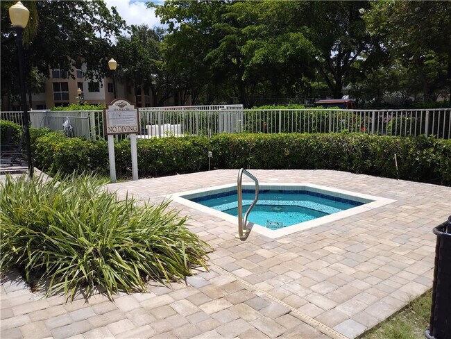 Foto del edificio - 9799 Westview Dr