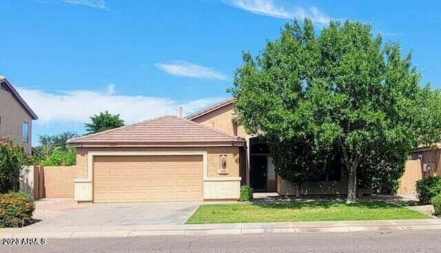 Foto principal - 674 W Bluejay Dr
