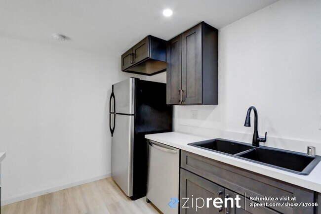 Foto del edificio - 4750 Orange Grove Ave