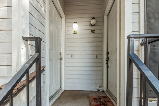 Foto del edificio - Ready for IMMEDIATE MOVE IN!