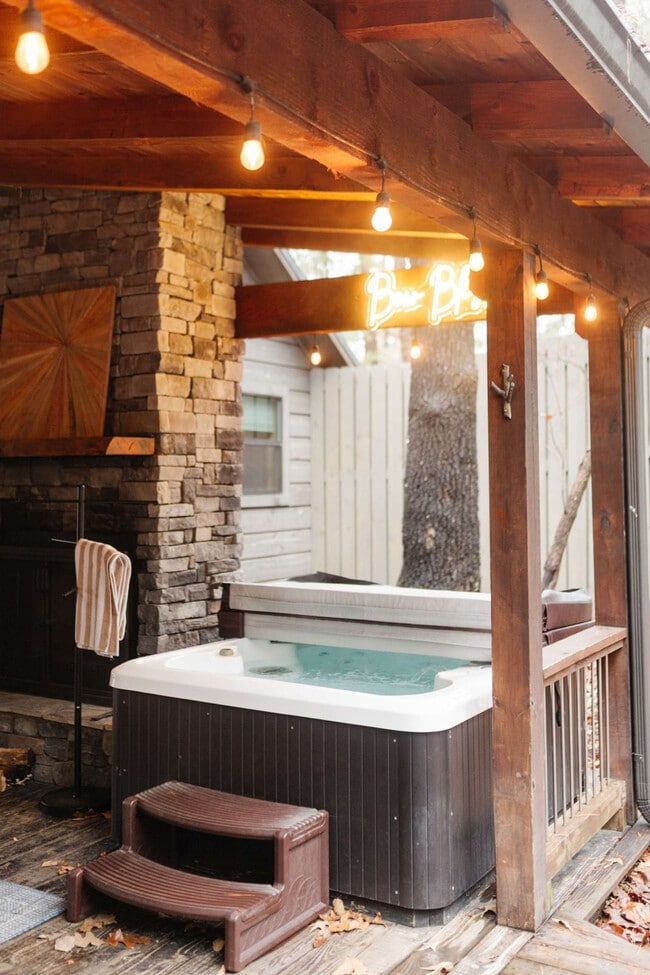 Building Photo - 173 Guppy Ln