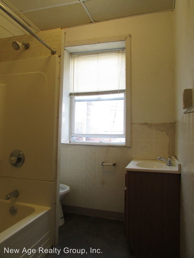 Building Photo - 1246 S 45th St