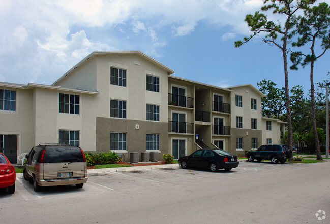 Exterior Photo - Bay Winds Apartments