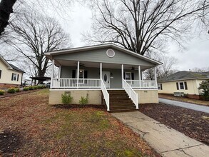 Building Photo - 404 E 4th St