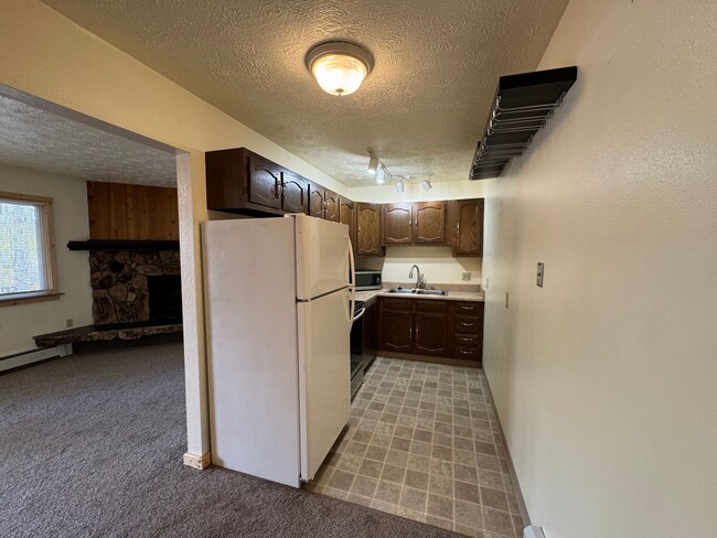 Building Photo - 2104 Roosevelt Dr