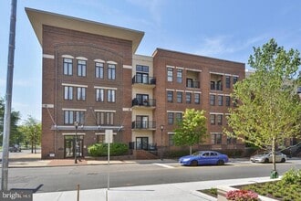 Building Photo - 181 E Reed Ave