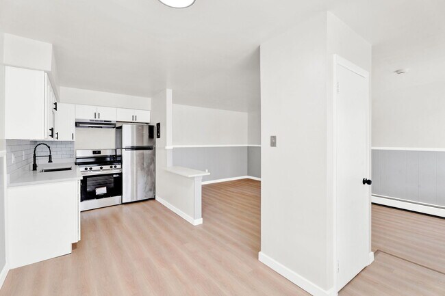 Foto del edificio - 151 SOUTH LYON, LLC