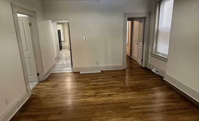 Building Photo - Western