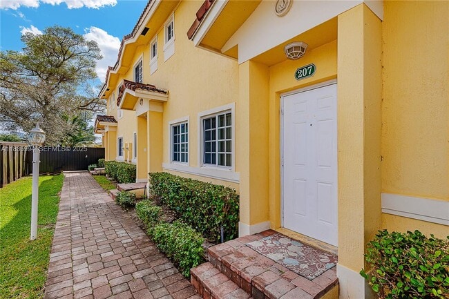 Foto del edificio - 205 NE 4th Ct.