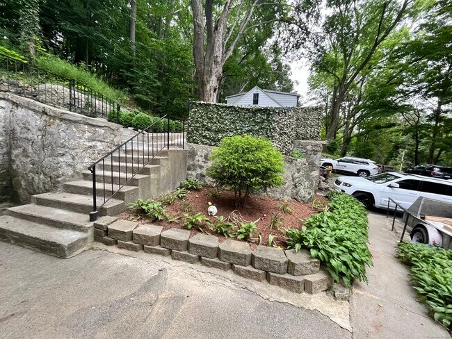 Building Photo - 48 Steinmann Ave