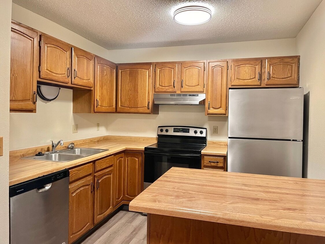 Primary Photo - Come check out this 2 bed, 2 bath 4-plex u...