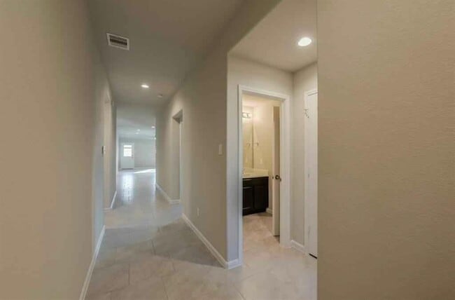 Building Photo - 2730 Bergen Bay Ln