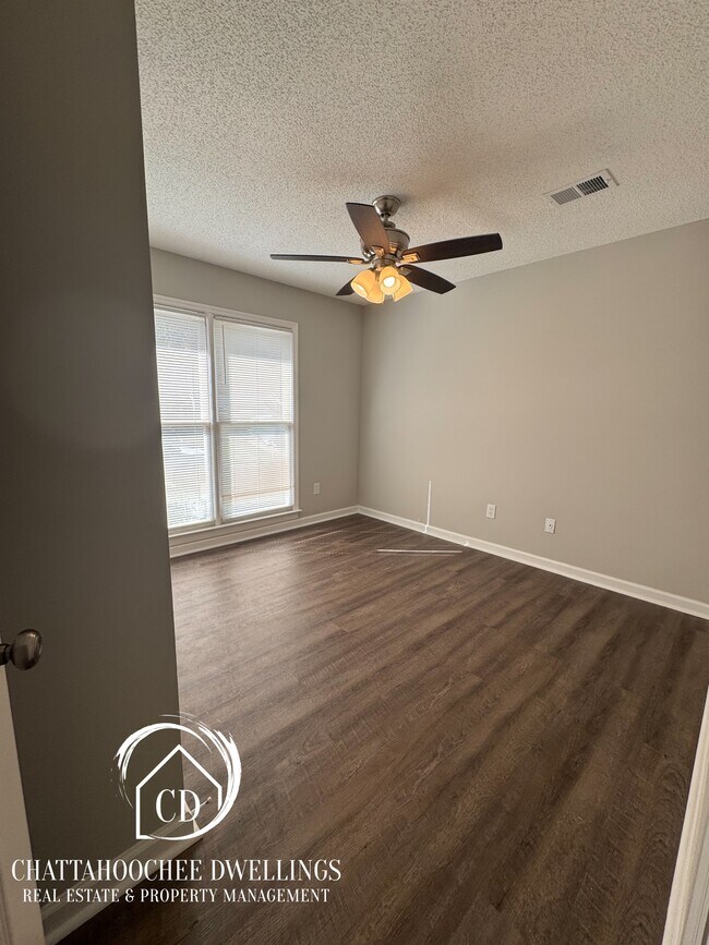 Building Photo - 4571 Mayo Dr