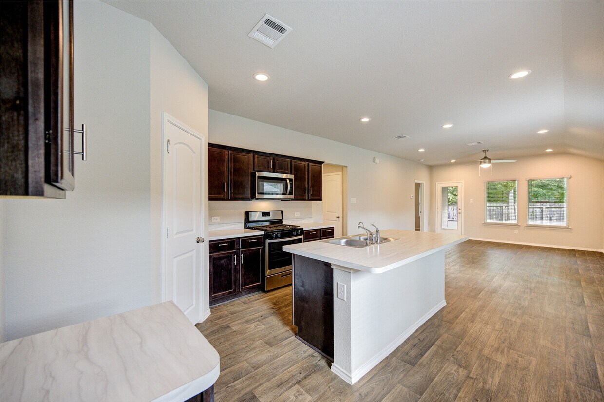 Foto principal - 16937 Rich Pines Dr