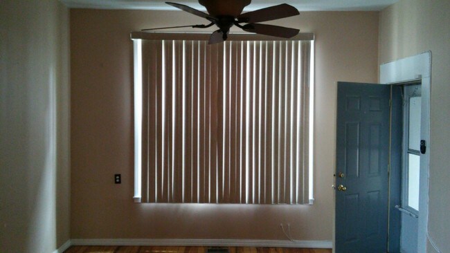 Foto del edificio - 3720 W McLean Ave