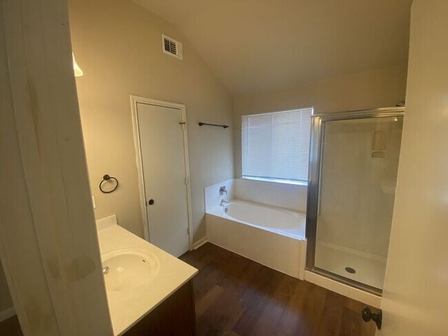 Foto del edificio - 8807 Trumpet Circle