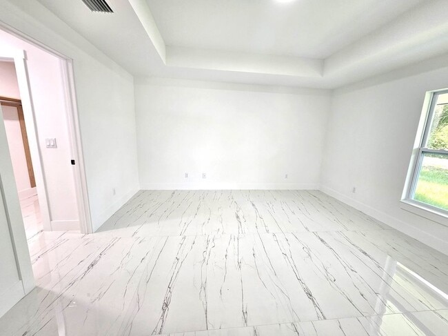 Building Photo - 7501 NW 81st Ct