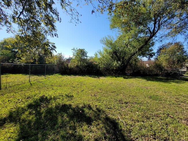 Foto del edificio - 2425 8th Ave