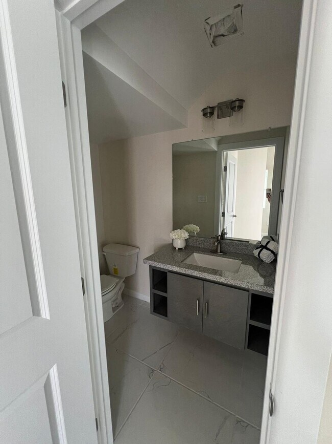 Building Photo - 504 Gale Ct