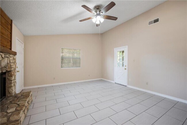 Building Photo - 906 Country Aire Dr