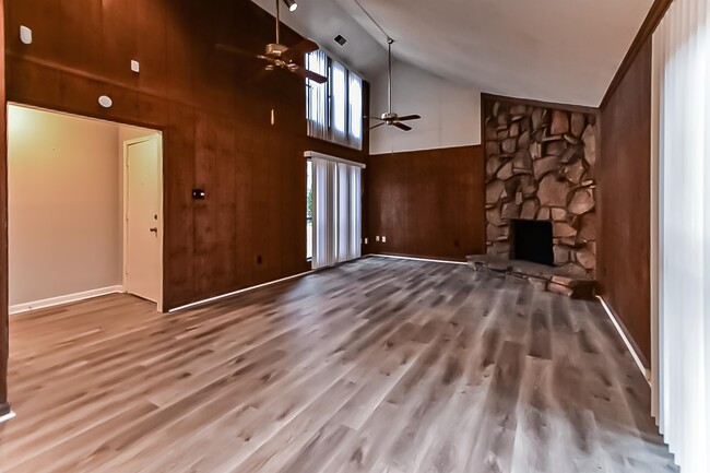 Building Photo - 3869 Caravel Dr
