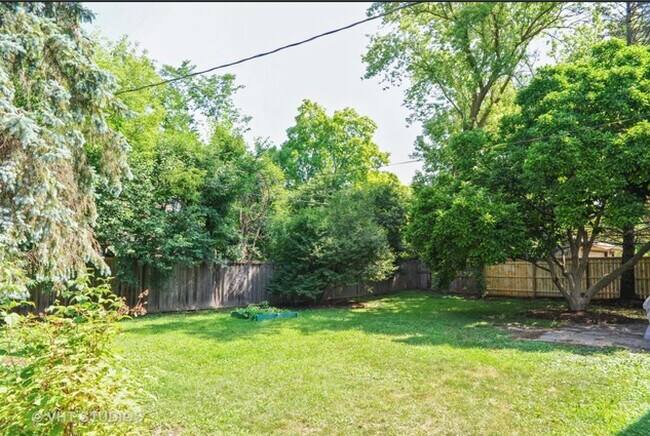 Foto del edificio - 1006 Brookside Ln