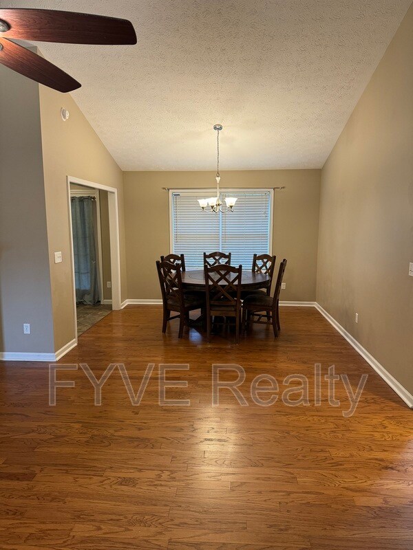 Building Photo - 8104 Nutmeg Cir