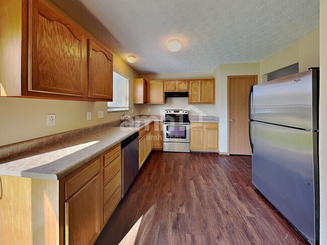 Foto del edificio - 8245 Crete Ln