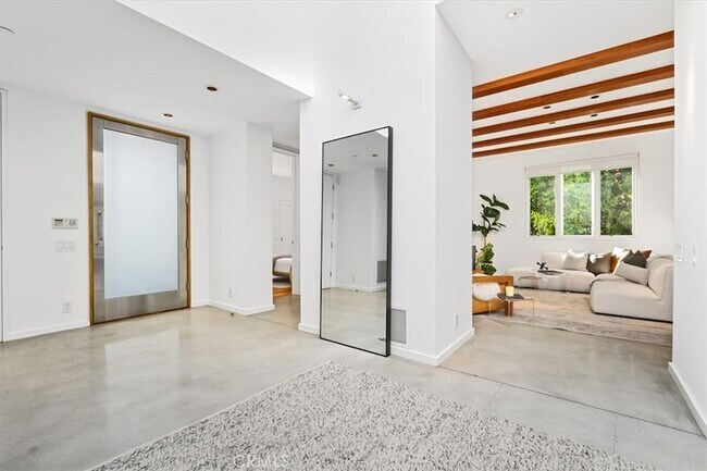 Building Photo - 211 S Valley St