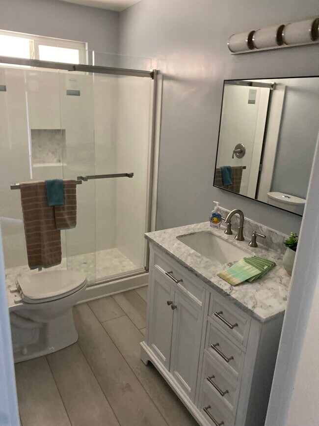 Building Photo - 54055 Avenida Velasco