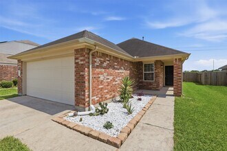 Building Photo - 6114 El Oro Dr