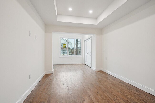 Building Photo - 598 Forest St