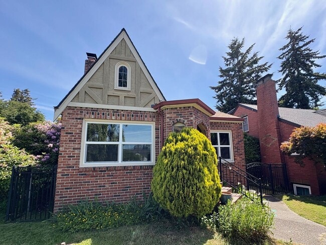 Loyal Heights Ballard Home - Loyal Heights Ballard Home