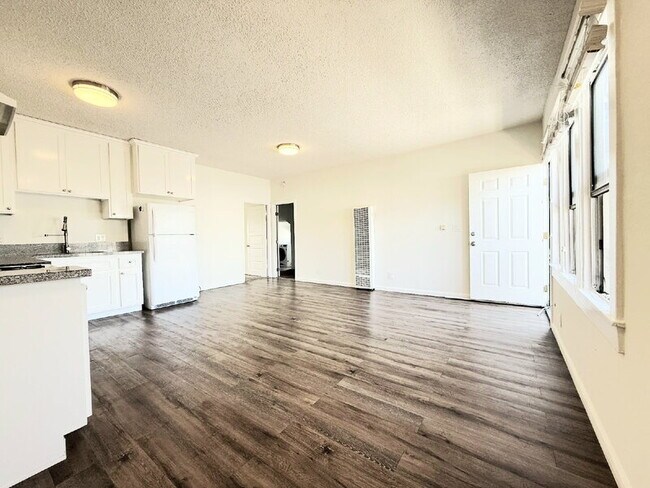 Foto del edificio - 2926 1/2 Dalton Ave