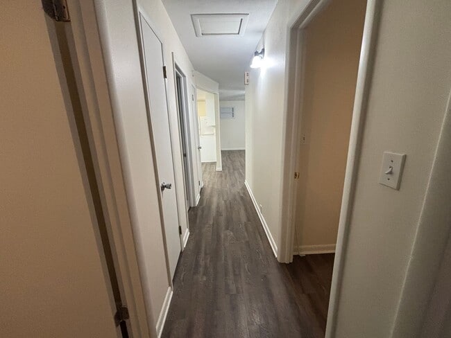 Building Photo - 1010 Larkin Dr