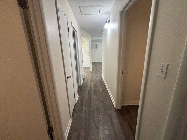 Foto del edificio - 1010 Larkin Dr