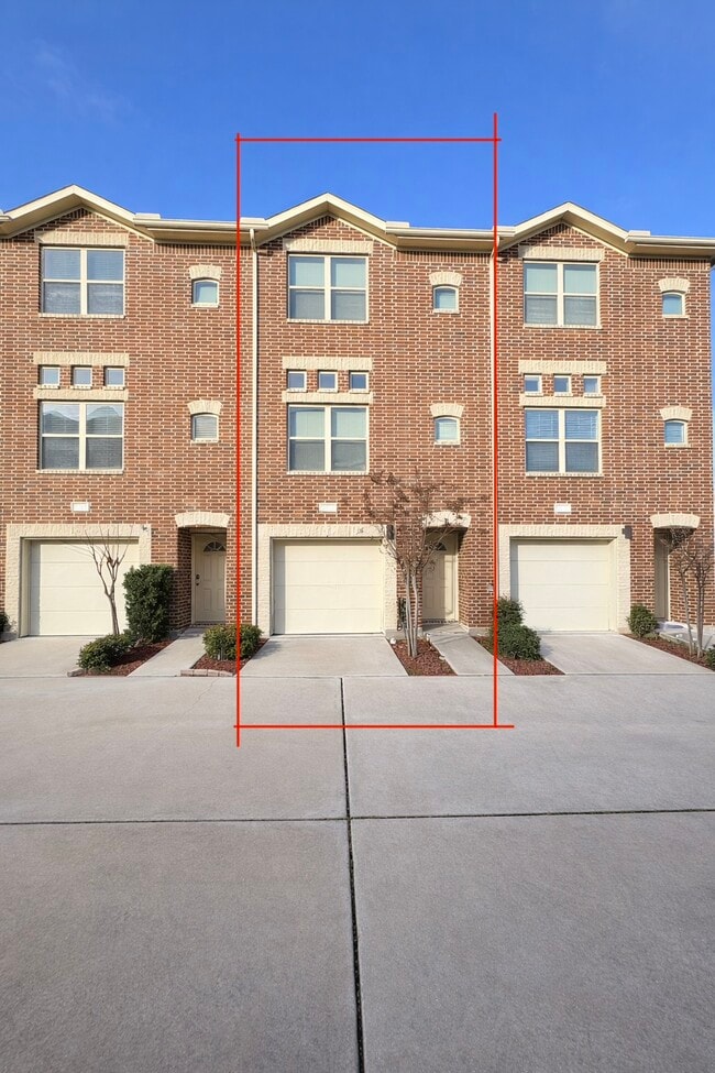 Building Photo - 5941 S Loop E