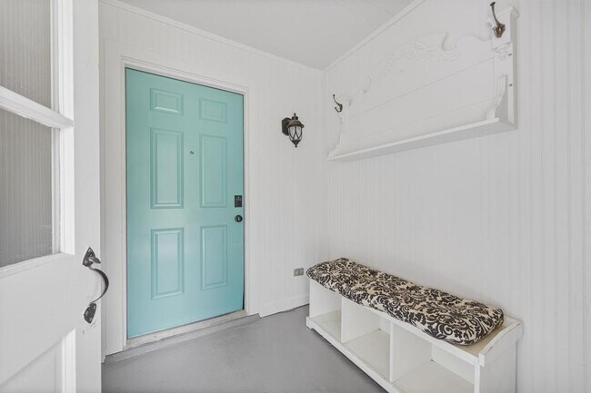 Foto del edificio - 2218 Bahama Rd