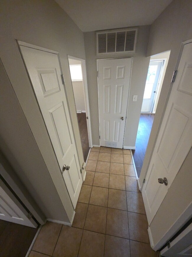 Foto del edificio - Charming 3-Bedroom Home in a Quiet St. Louis Neighborhood