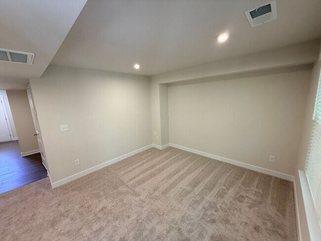 Foto del edificio - Brand New Townhome in the heart of Charotte